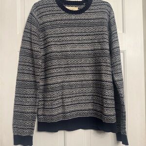 Hollister Men's navy and Gray Patterned Crewneck Sweater